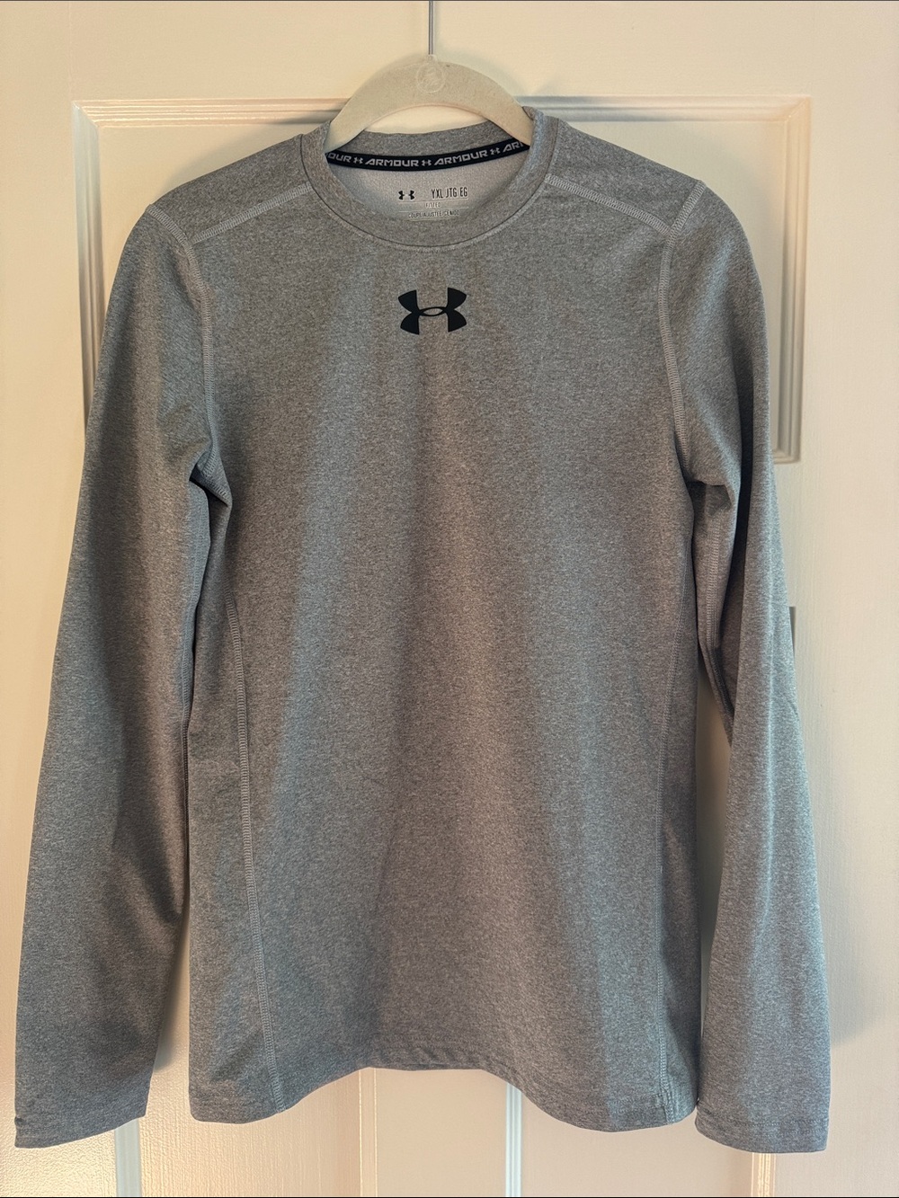 Under Armour Cold Gear Youth XL Fitted Long Sleeve Performance Tee - Light Gray